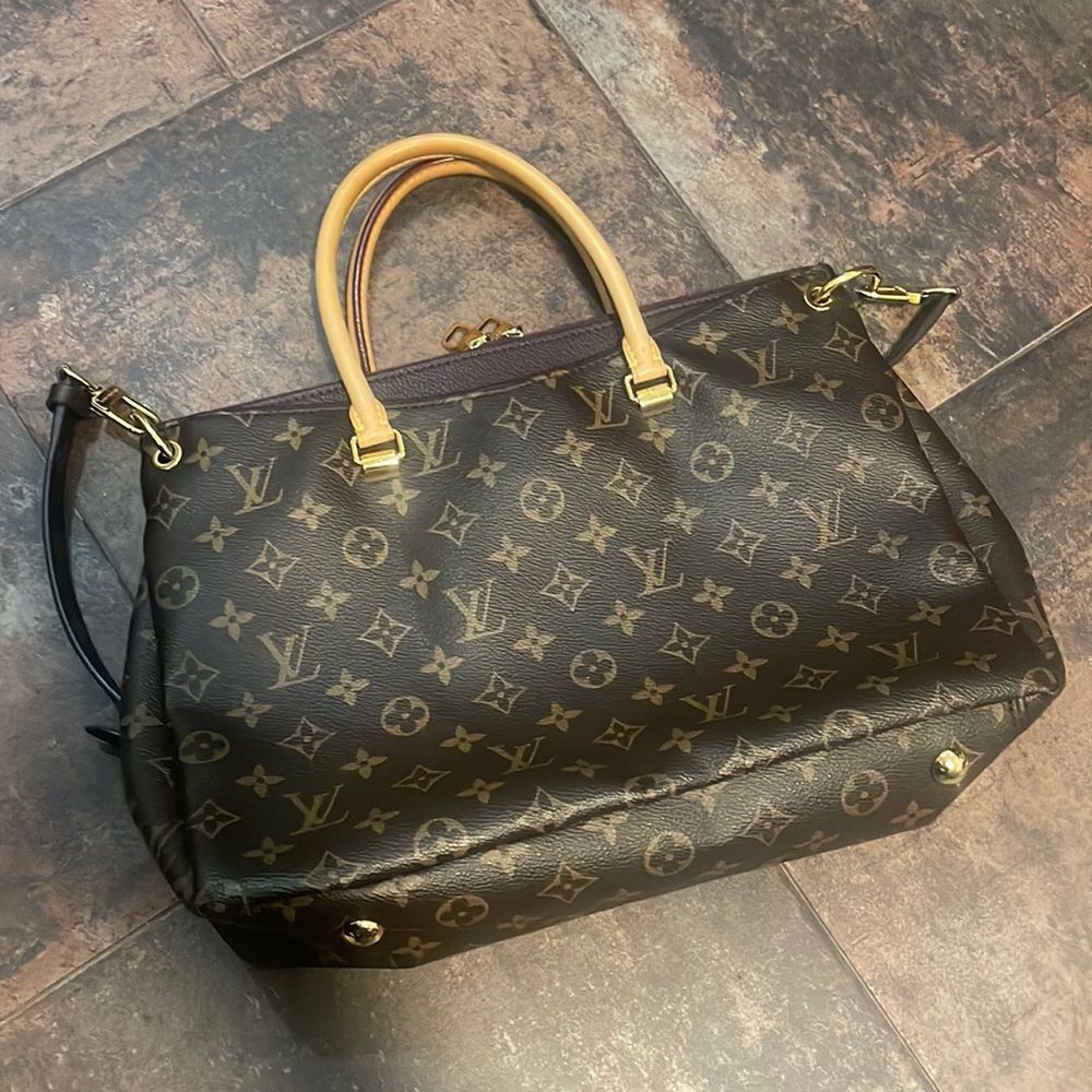 Authentic Louis Vuitton Paris Made In France Pallas M40908 Handbag purse Satchel - Picture 1 of 14